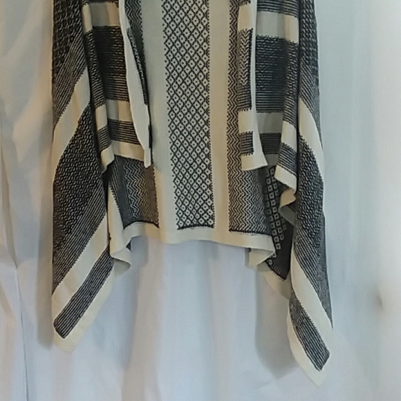 A.N.A Sweater Vest - Picture 2 of 4